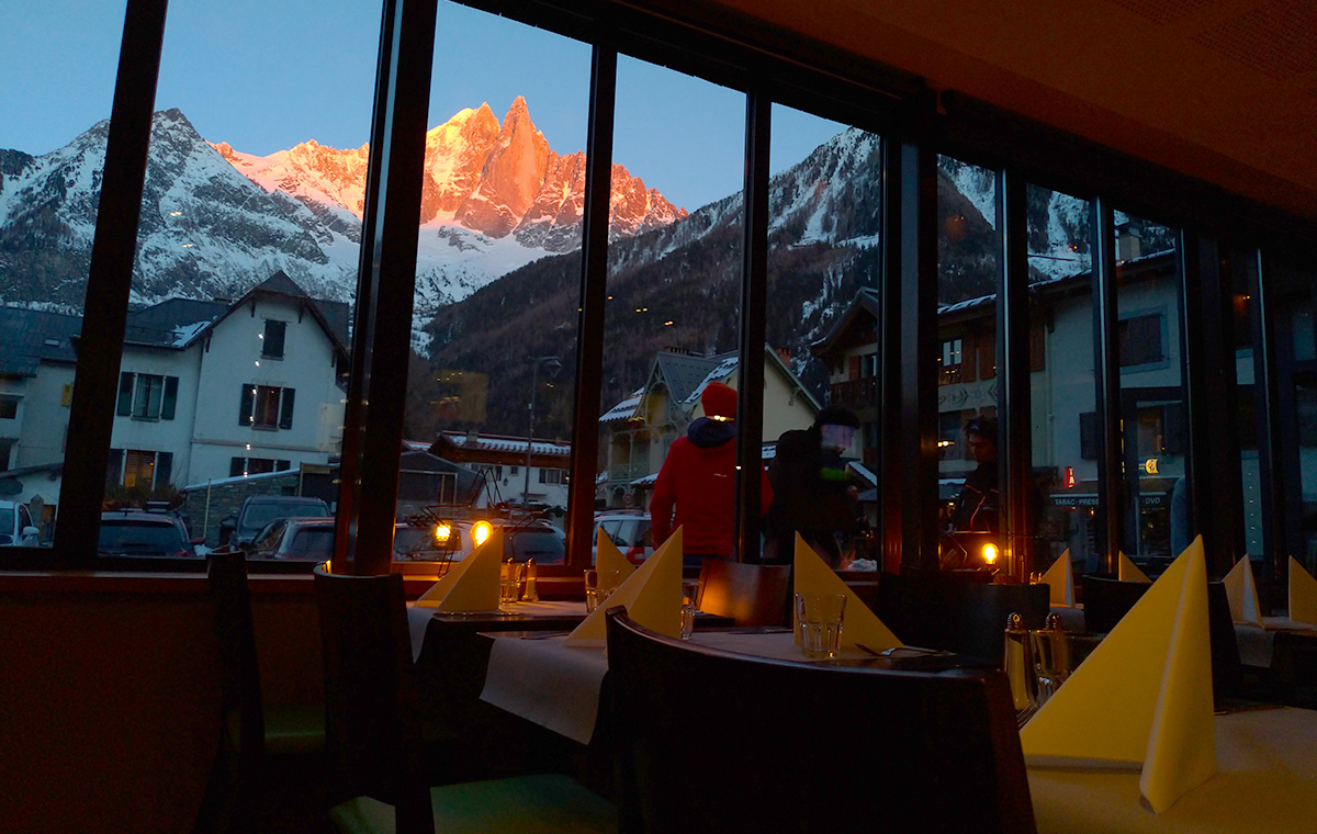 Restaurant & Bar - Les Praz de Chamonix | Pizza | Apres Ski
